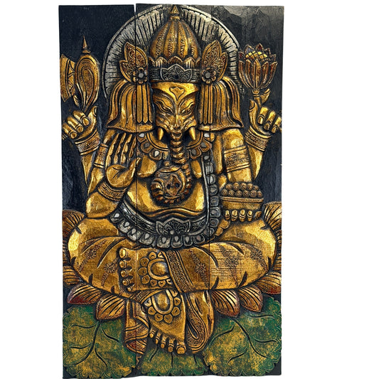 Thaise houten Ganesha drieluik met goudkleurig reliëf en lotusmotieven, vooraanzicht