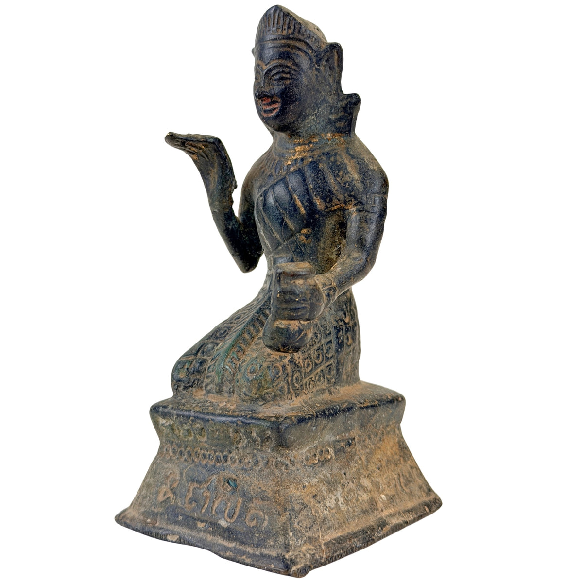 Driekwartaanzicht van links van de Thaise Nang Kwak-figuur.