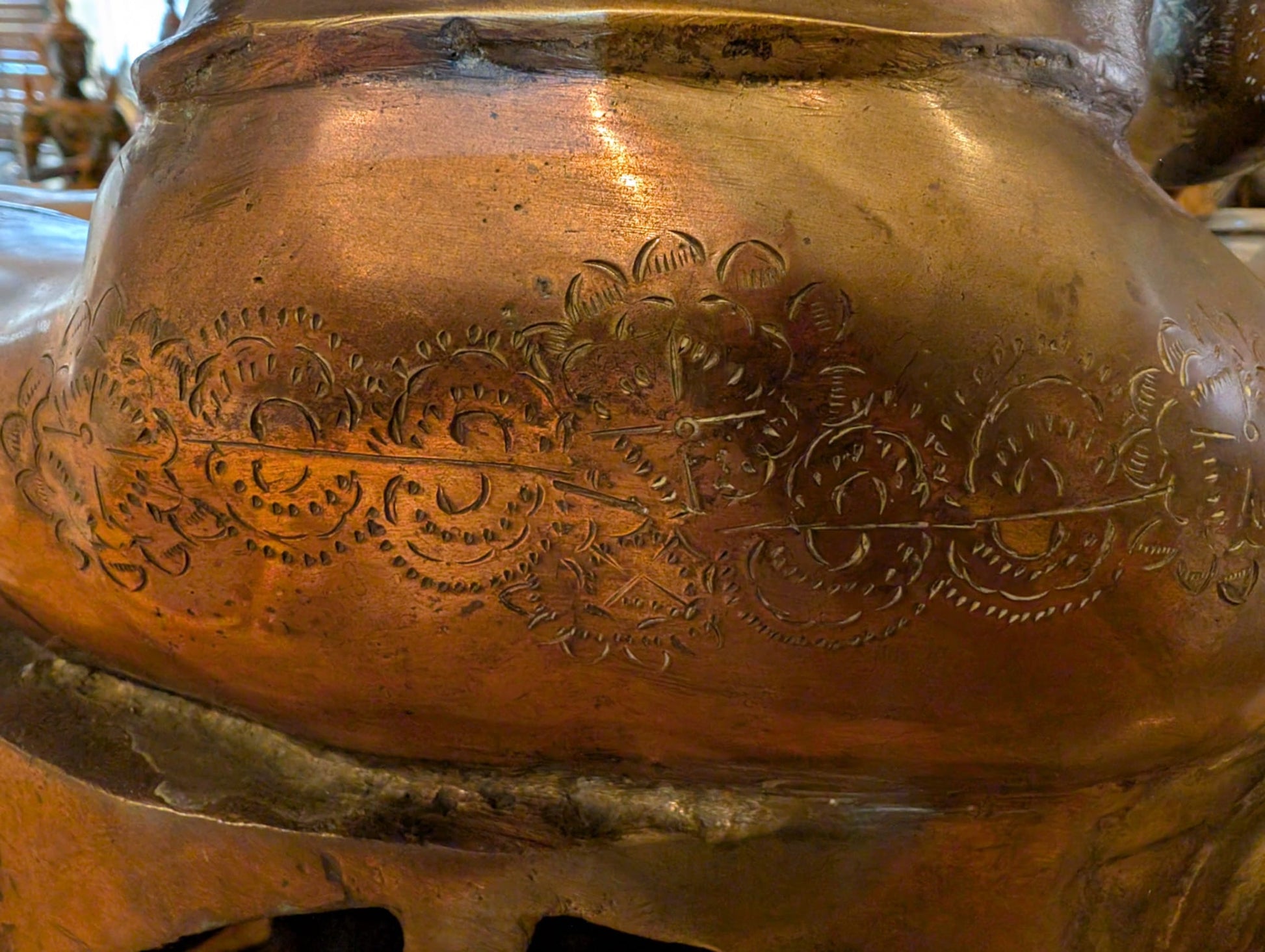 Antiek Tibetaans Tara-beeld in brons met natuurlijke oxidatie en patina