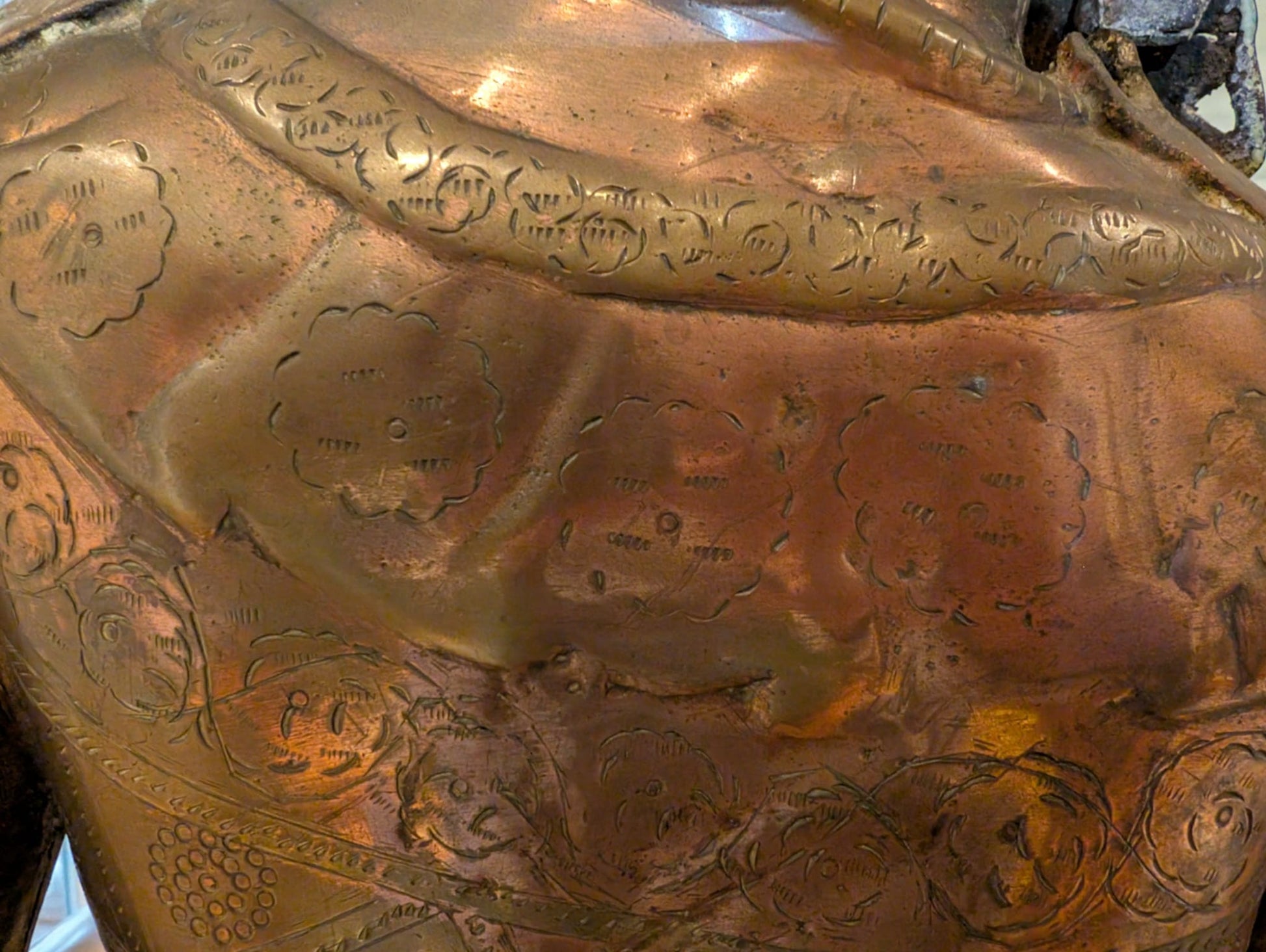 Tibetaans Tara-beeld in brons met vuurvergulding zichtbaar in patina