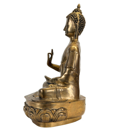 Linkerzijaanzicht van de bronzen Shakyamuni Boeddha op een lotusvoet