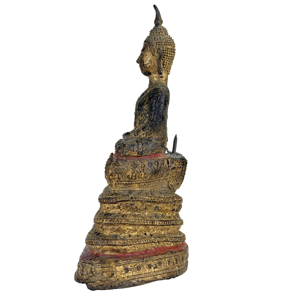 Traditionele Thaise boeddhistische kunst met vergulde Naga bescherming