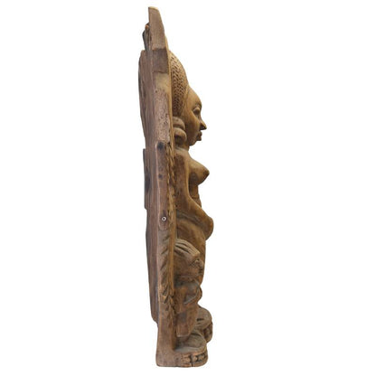 Tribale Afrikaanse beeldhouwwerk van vrouwelijke figuur in hout