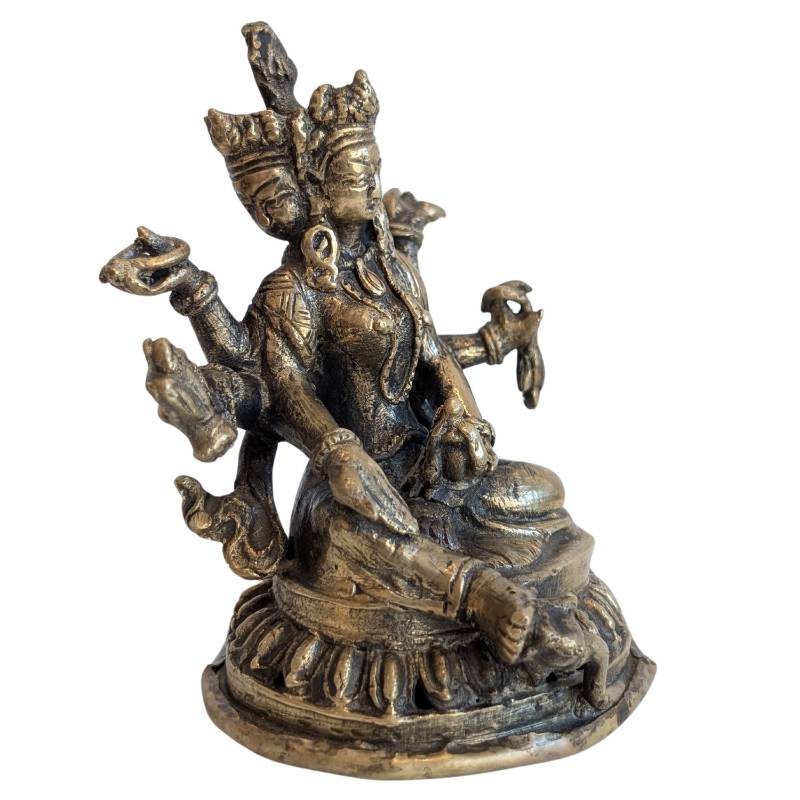 Ushnishavijaya zittend op lotuszetel in boeddhistische iconografie