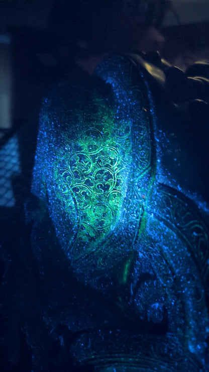 UV-inspectie antieke vuurvergulding fluorescentie-analyse ritueel reinigen boeddha.