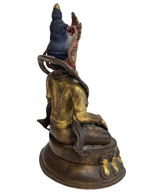 Vergulde Tara bodhisattva zittend op lotusbasis