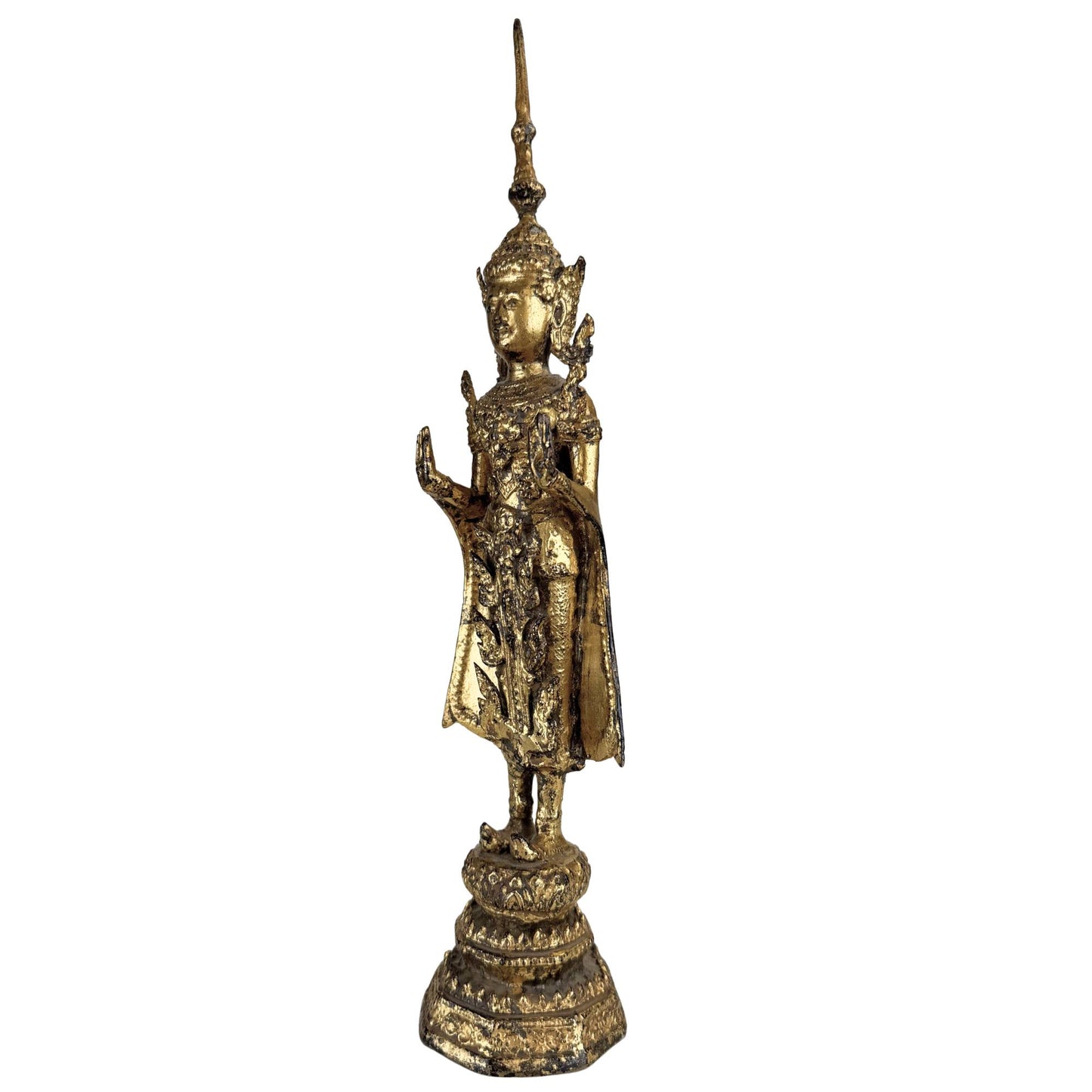 Vergulde Thaise Boeddha op traditionele lotusvoet met elegante verticale vormgeving