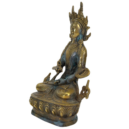 Expressieve boeddhistische sculptuur van Amitayus met de heilige Kalasha