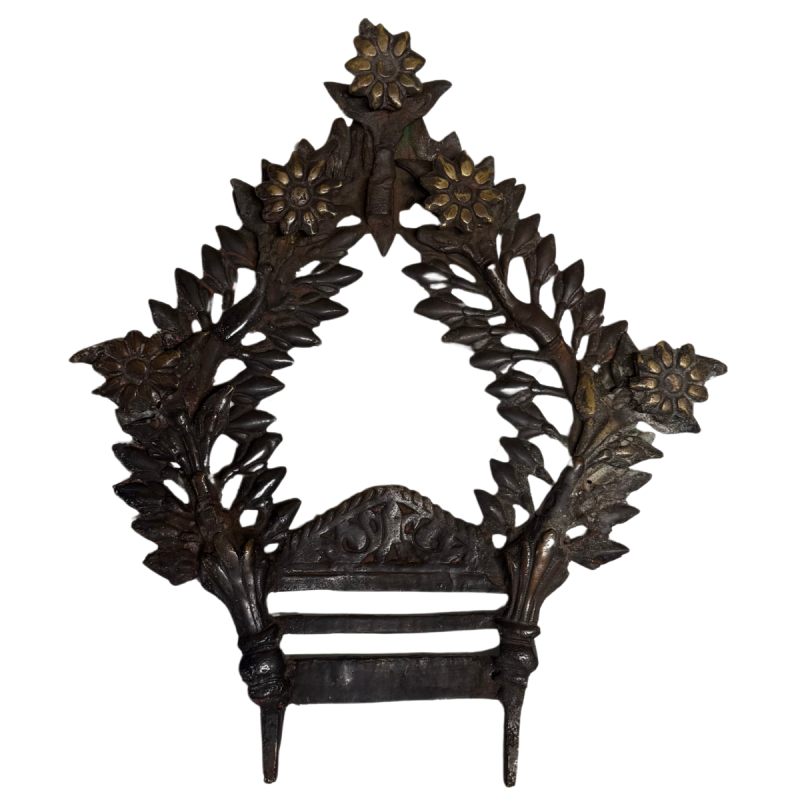 Antieke vuurvergulde Himalaya boeddha met aureool en lotusbasis