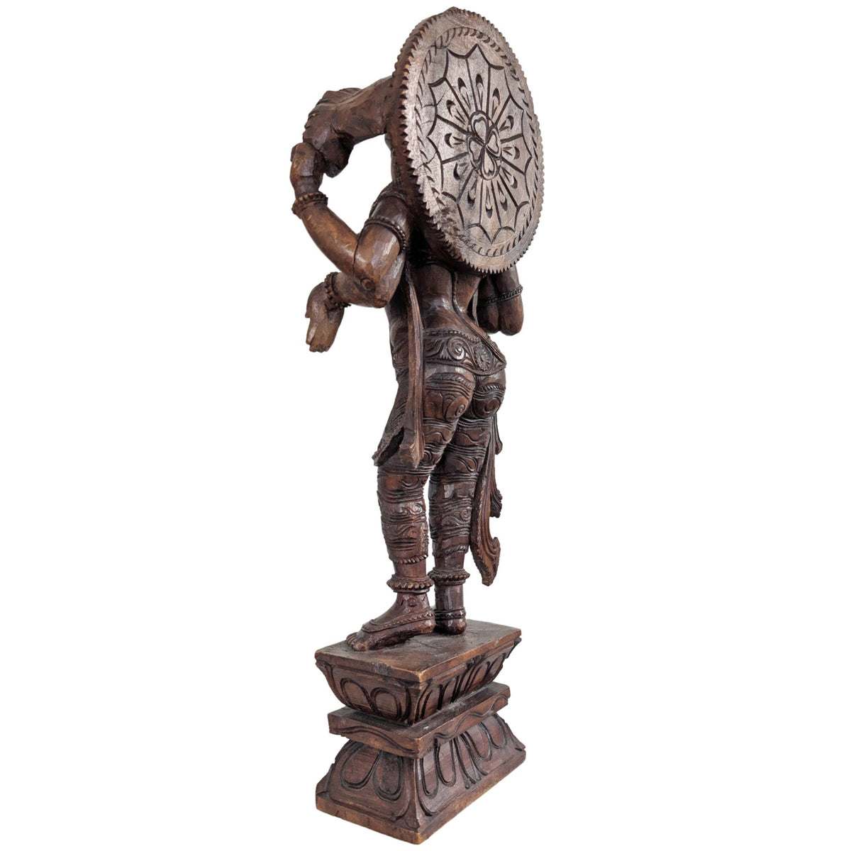Profiel van het handgesneden houten Vishnu beeld uit India.