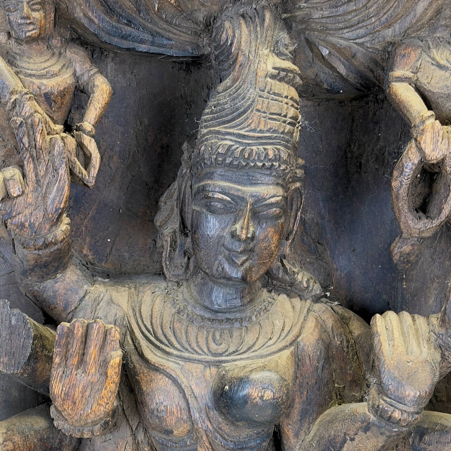 Zuid-Indiaas religieus wandpaneel uit massief hardhout