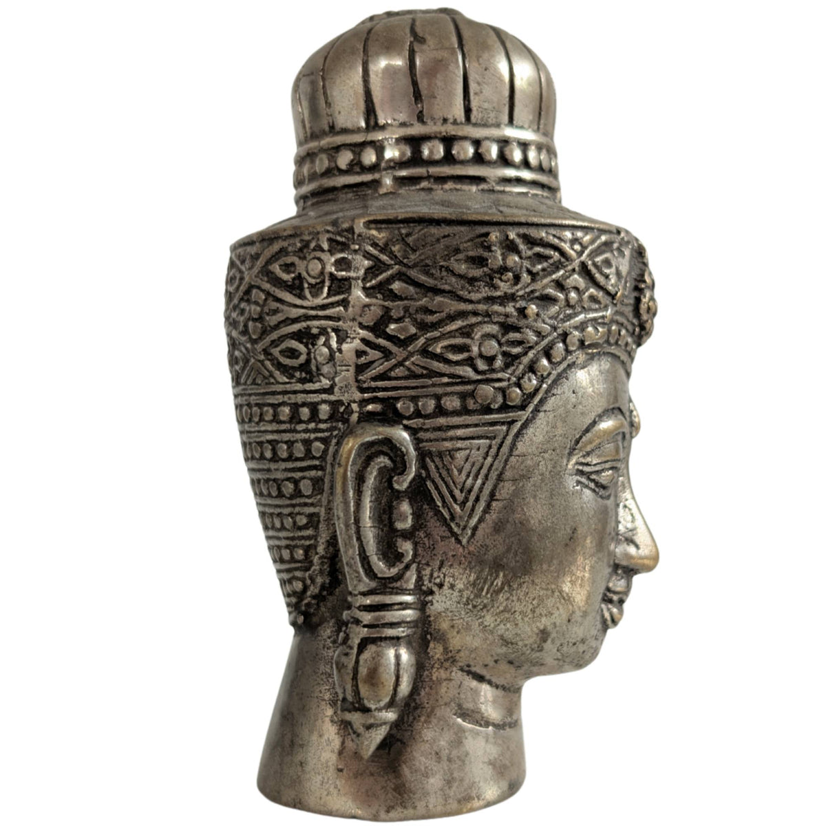 Compact maar indrukwekkend zwaar bronzen hoofd van 10 cm hoog.