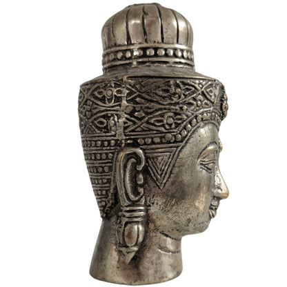 Compact maar indrukwekkend zwaar bronzen hoofd van 10 cm hoog.